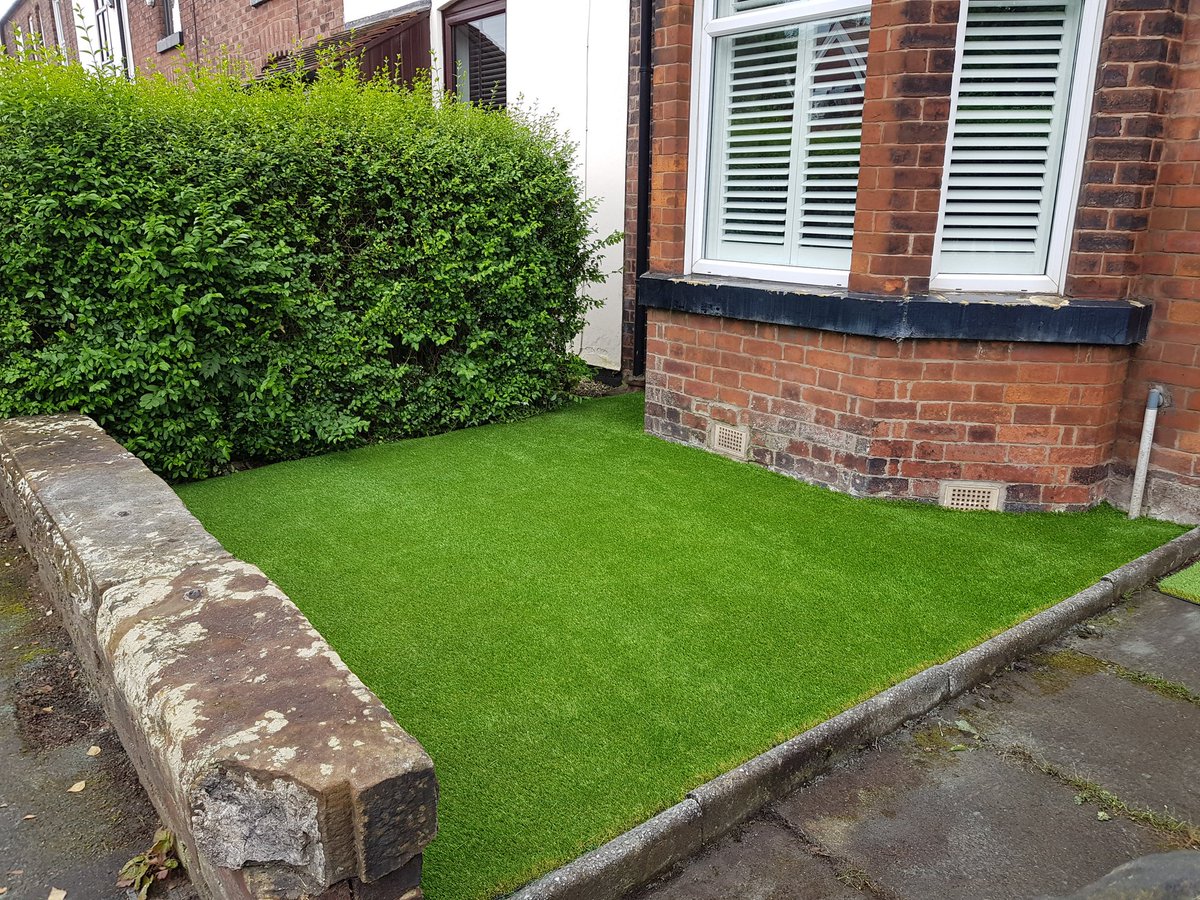 GJonesAstroTurf's tweet photo. Front and back garden completed, amazing how much @Namgrass  Solis can make such a difference #namgrass https://t.co/AQlt3qYrGA