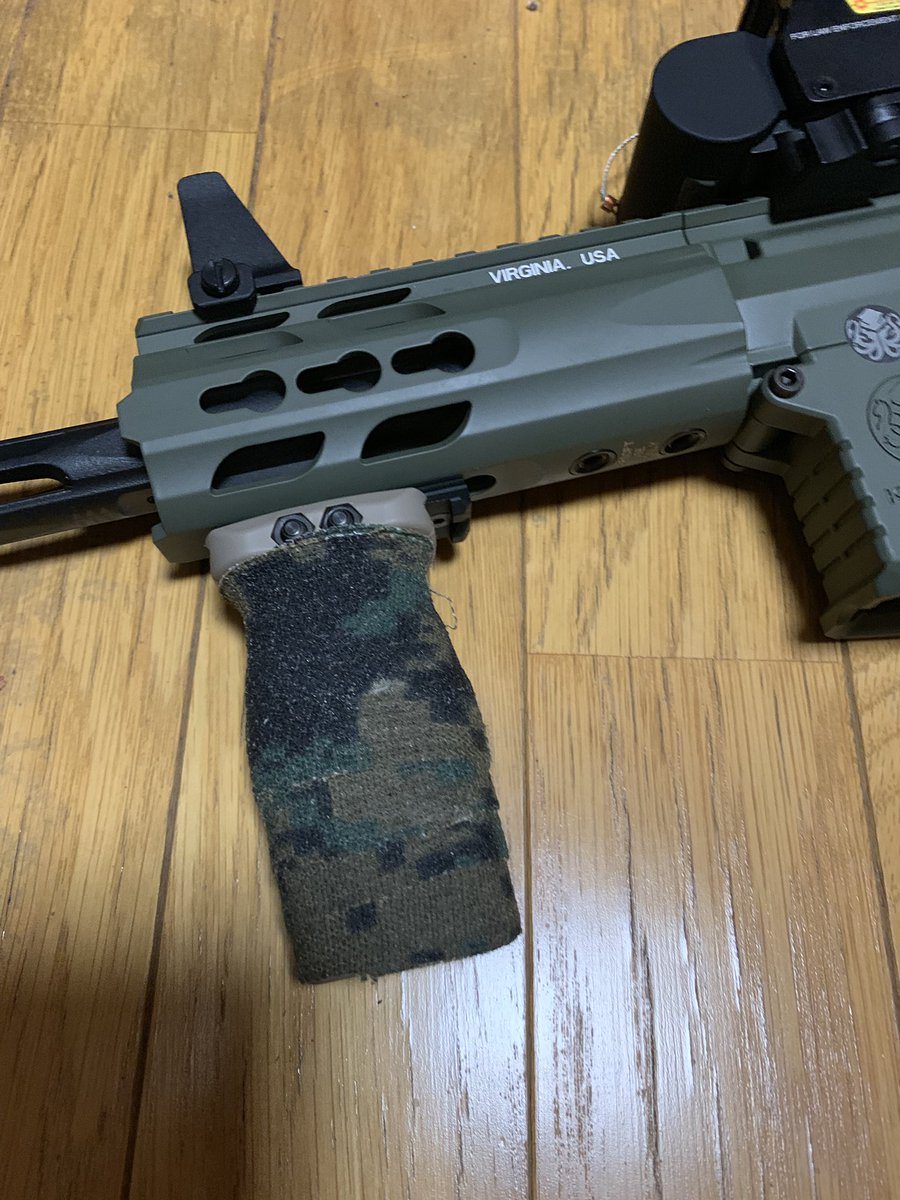 Pumpkin_Makoto's tweet photo. タンカラーのバーティカルグリップとマガジンに巻き巻き😊
#McNETT
#DigitalWoodland
#KRYTAK
#TRIDENTMk2PDW https://t.co/E6u6PHur8y