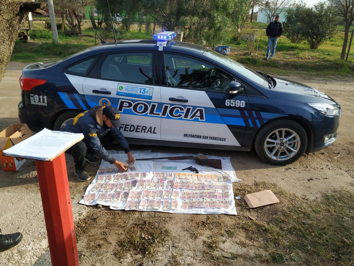 MinSeguridad_Ar's tweet photo. Captaban trabajadores rurales y los explotaban laboralmente en #Córdoba, alojados en casillas precarias sin luz ni calefacción, con una sola comida diaria. @PFAOficial investigó y tras un allanamiento rescatamos a 4 personas y detuvimos a dos responsables. #DenunciáLaTrata al 145 https://t.co/Ktoahr0Ztw