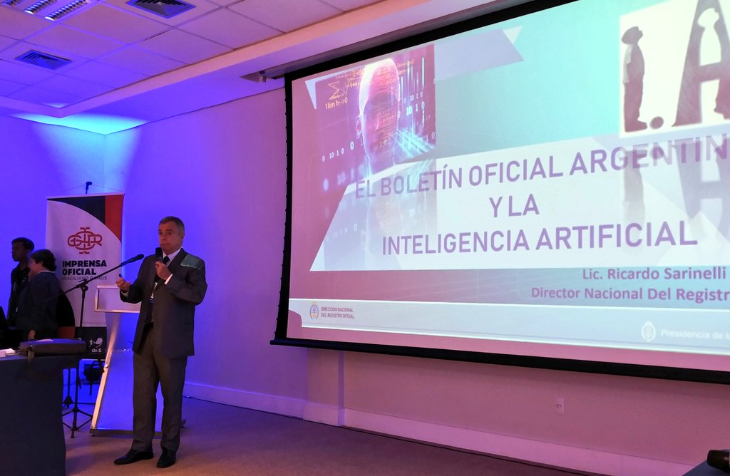 impouruguay's tweet photo. #AbioRedBoa el director del #DiarioOficial de #Argentina expone sobre el uso de inteligencia artificial en la optimización del acceso a la información pública. https://t.co/d76PZ2fRfY