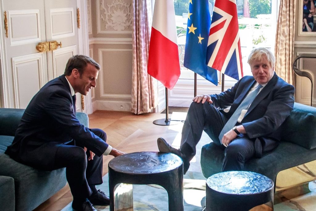 matthewchampion's tweet photo. très diplomatique

(pic Christophe Petit Tesson/AFP/Getty Images) https://t.co/qOQVbD72Pg
