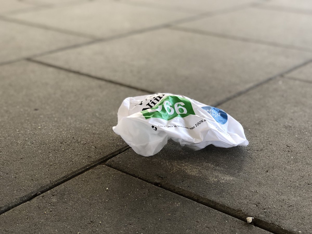 lidwien's tweet image. @D66Nijmegen, je hàd er natuurlijk ook voor kunnen kiezen om iets nuttigs te maken van dat gerecyclede plastic... #intro2019.