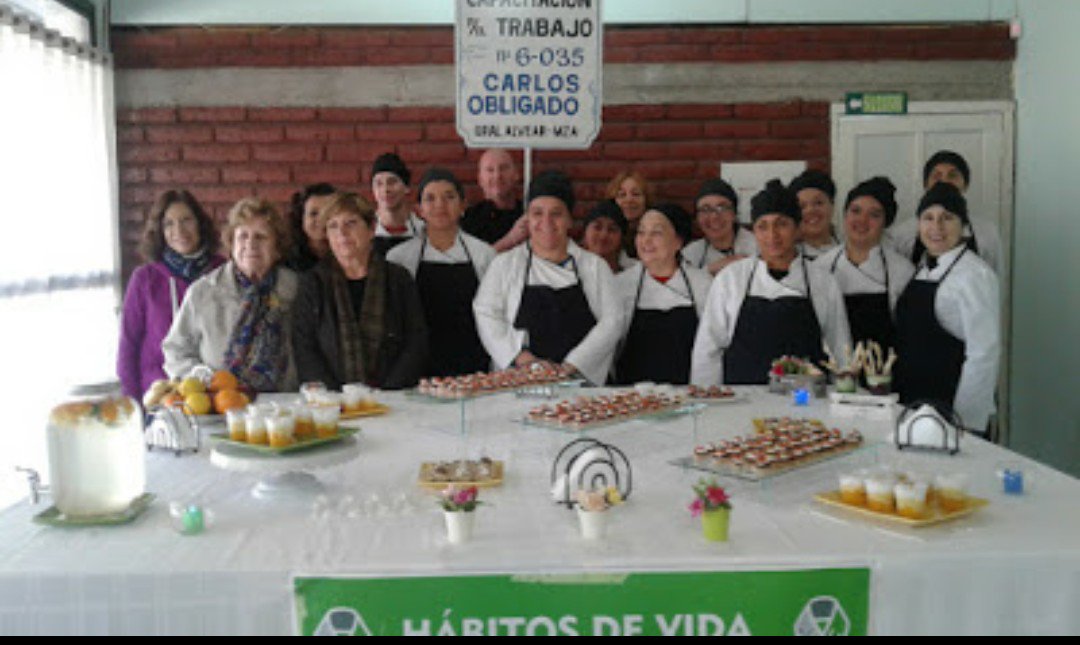 SUPERVISION4SUR's tweet photo. Alumnos y docentes de Gastronomía FP del CCT 6-035 de Gral. Alvear en conjunto con ALCEC en la semana de la alimentación saludable. Mejor vida para todos.@CarlosDaparo @DifusionCornejo @INETetp @JolaSanz @EducacionAR @MzaDGE @carogliomariana https://t.co/HLX6Uk95G9