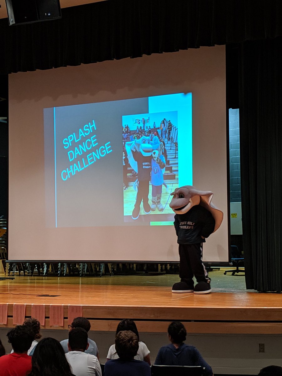 KRobucci's tweet image. 7th grade cooking up success with a motivational assembly on the first day!! #7thgraderocks @StoneHillMiddle @ShenaIBlcps @kanneclark @EdChiLCPS
