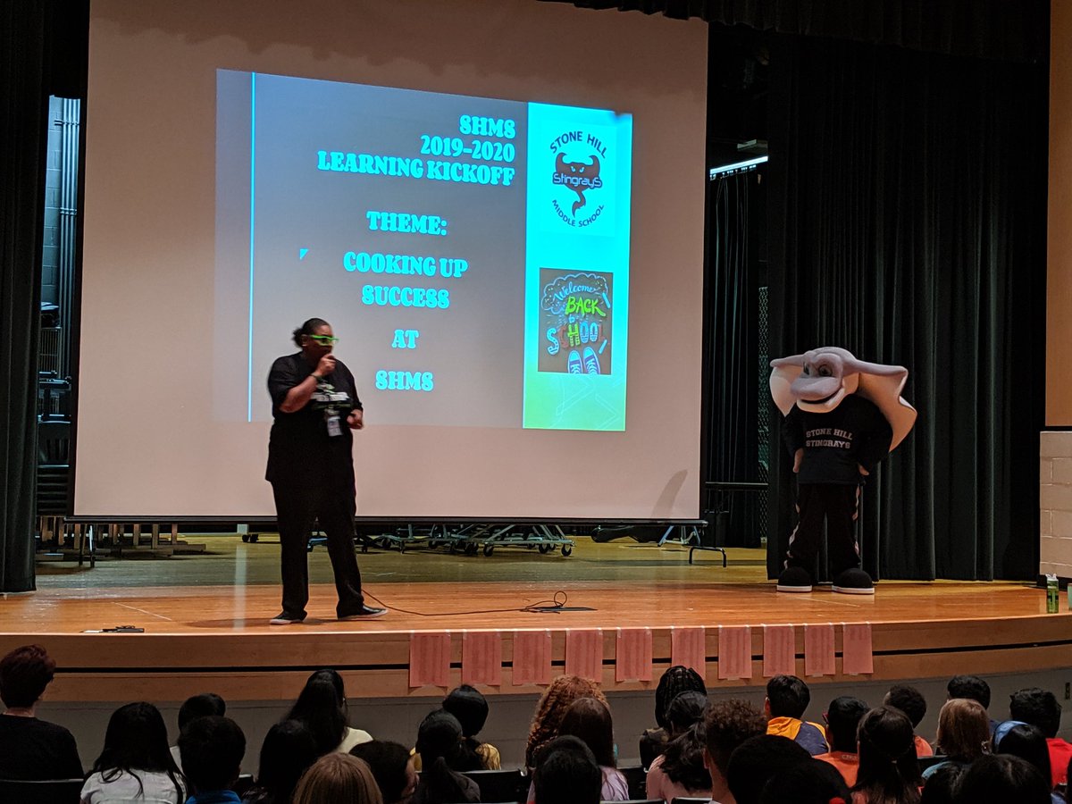 KRobucci's tweet image. 7th grade cooking up success with a motivational assembly on the first day!! #7thgraderocks @StoneHillMiddle @ShenaIBlcps @kanneclark @EdChiLCPS