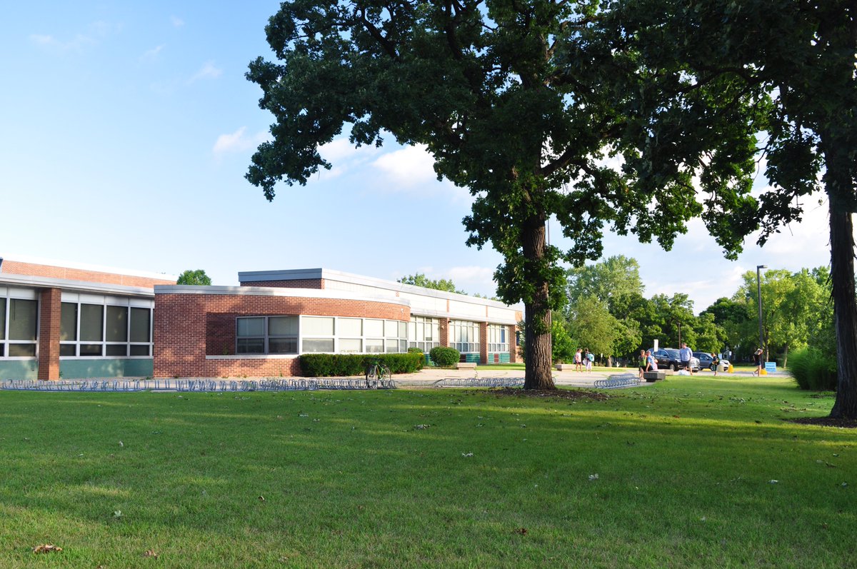 CCSD46's tweet photo. The early morning calm before school starts for 2019-2020 at Woodview School.
Don't forget to send in YOUR first day of school photos! Let's see the starting day for all of the D46 schools. #OneD46 #d46firstday https://t.co/h11XtJaLPm