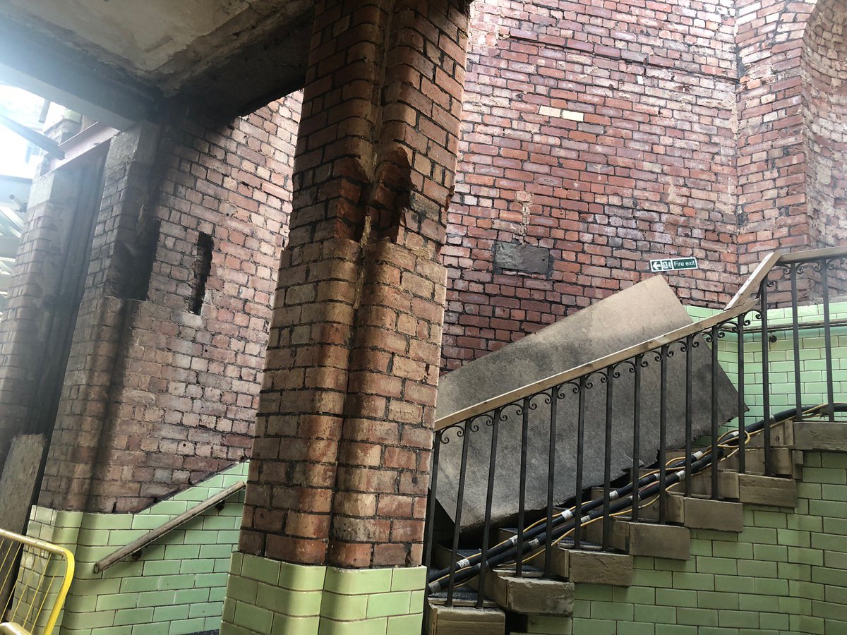 MyDoncaster's tweet photo. Earlier this week we were given a look around the site of the new Central Library and Museum to see how things are getting on following the completion of the steel framework.

Here's how it's looking inside the central frontage of the former Girls School...👀

#GettingThingsDon https://t.co/luVnadGorW