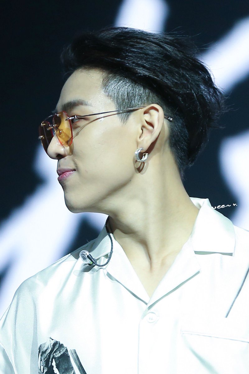 aveeporn's tweet photo. 190822 หล่อกระจายจ้า ชุดนี้ เฟี้ยวดีนะ ชอบ ^^

#BamBam #뱀뱀 
#GOT7 #갓세븐 
#GOT7inSydney https://t.co/umIDZIJChz