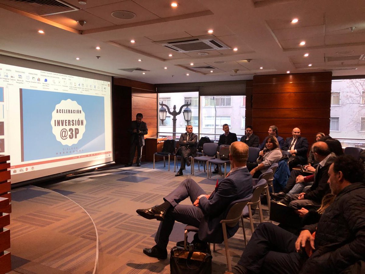 EmbajadaEcuChl's tweet photo. La Embajada del Ecuador en Chile junto con la Oficina Comercial, participan en el “Seminario de Aceleración de Negocios y Misión de Inversiones Chile - Ecuador” desarrollado en la Cámara de Comercio de Santiago. #inversionesecuador @CancilleriaEc @Produccion_Ecu https://t.co/UZ81T3c434