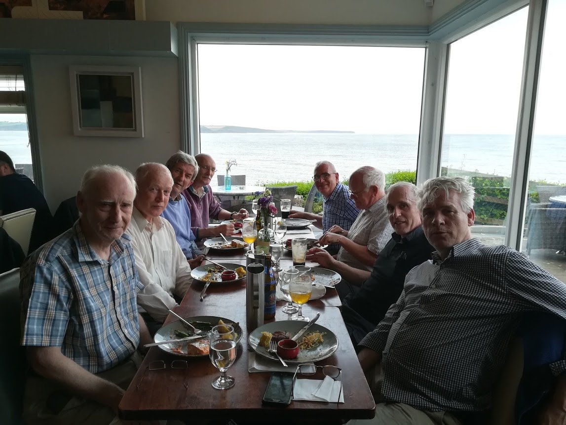 PhysicsUcc's tweet photo. Celebrating Retirement! 😎
#TechnicalOfficers #PhysicsDepartmentUCC #40YearsofFriendship https://t.co/BAGRndrpdz