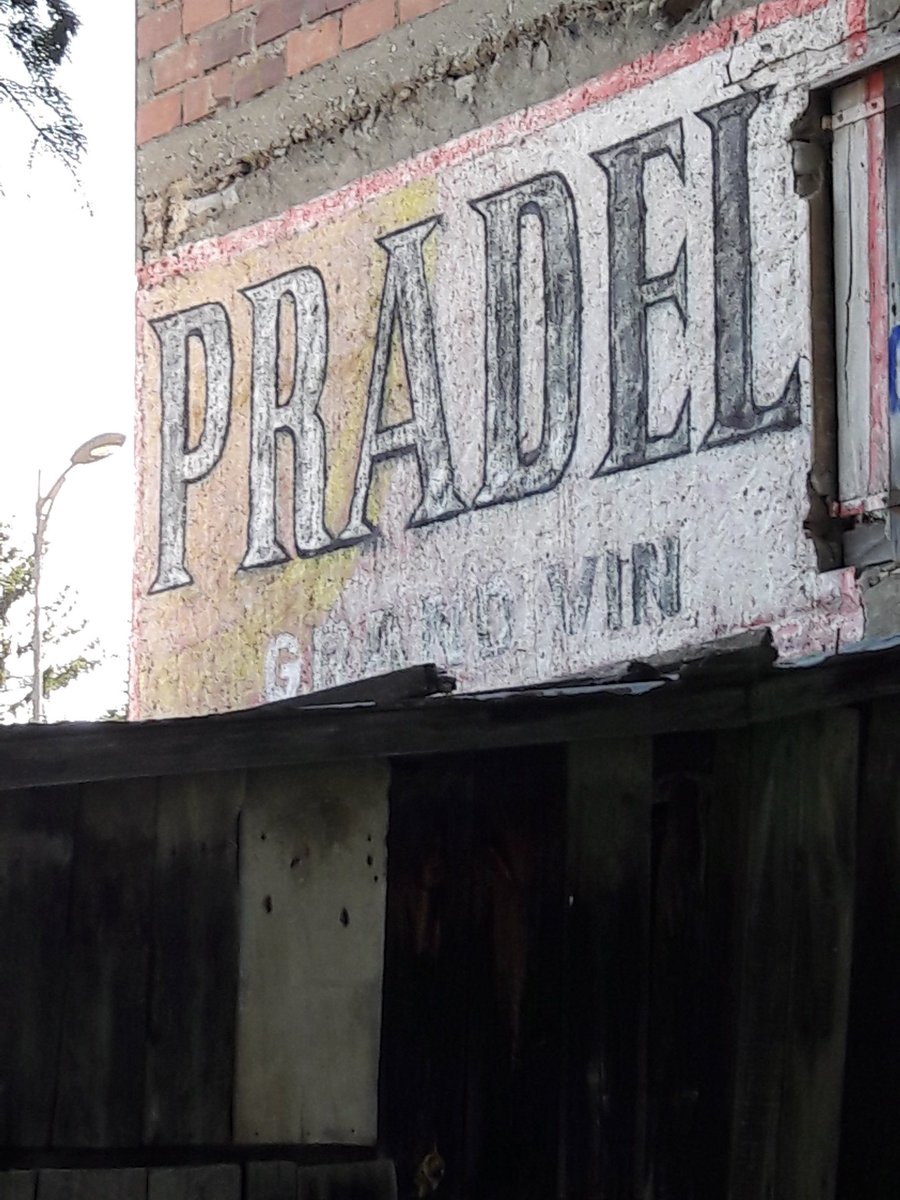 ChickenMich's tweet photo. De la liqueur Chartreuse et du vin Pradel sur la route Grenoble - Gap https://t.co/scZsqnEIpl