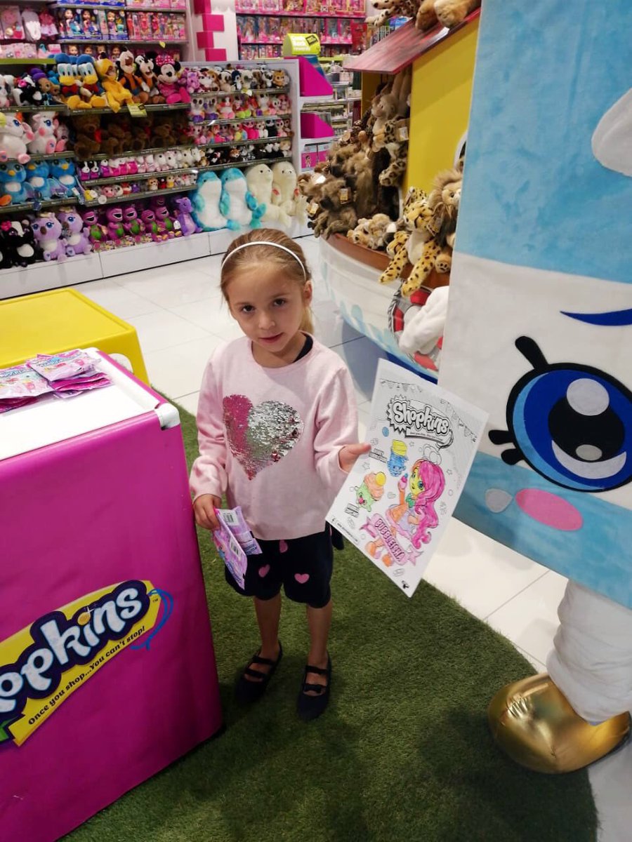 PrimaToys's tweet photo. The fun begins at @toykingdomshop #FourwaysMall in celebration of their new store ๐๐๐ผDonโt miss the opportunity to snap a pic ๐ธwith our #Shopkins #SpiltMilk & FUN continues, Saturday with the official grand opening & #LippyLips joining in the celebrations!
#PrimaToysPopUp ๐ฆ https://t.co/gqpN9IQCaf
