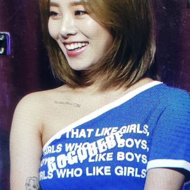 girls who like girls. WHEEIN GAY. NOT QUESTIONABLE.