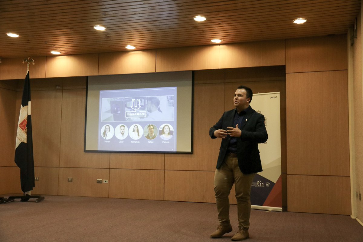 MakerspacePUCV's tweet photo. Innovando en la docencia, a través de las #Maker_Labs, de la mano de la #innovación, #creatividad y #tecnología: La presentación del académico Felipe Múñoz de la Escuela de Ingeniería Civil en #CharlasMakeED @AlCuboPUCV https://t.co/WZYCk4jub4