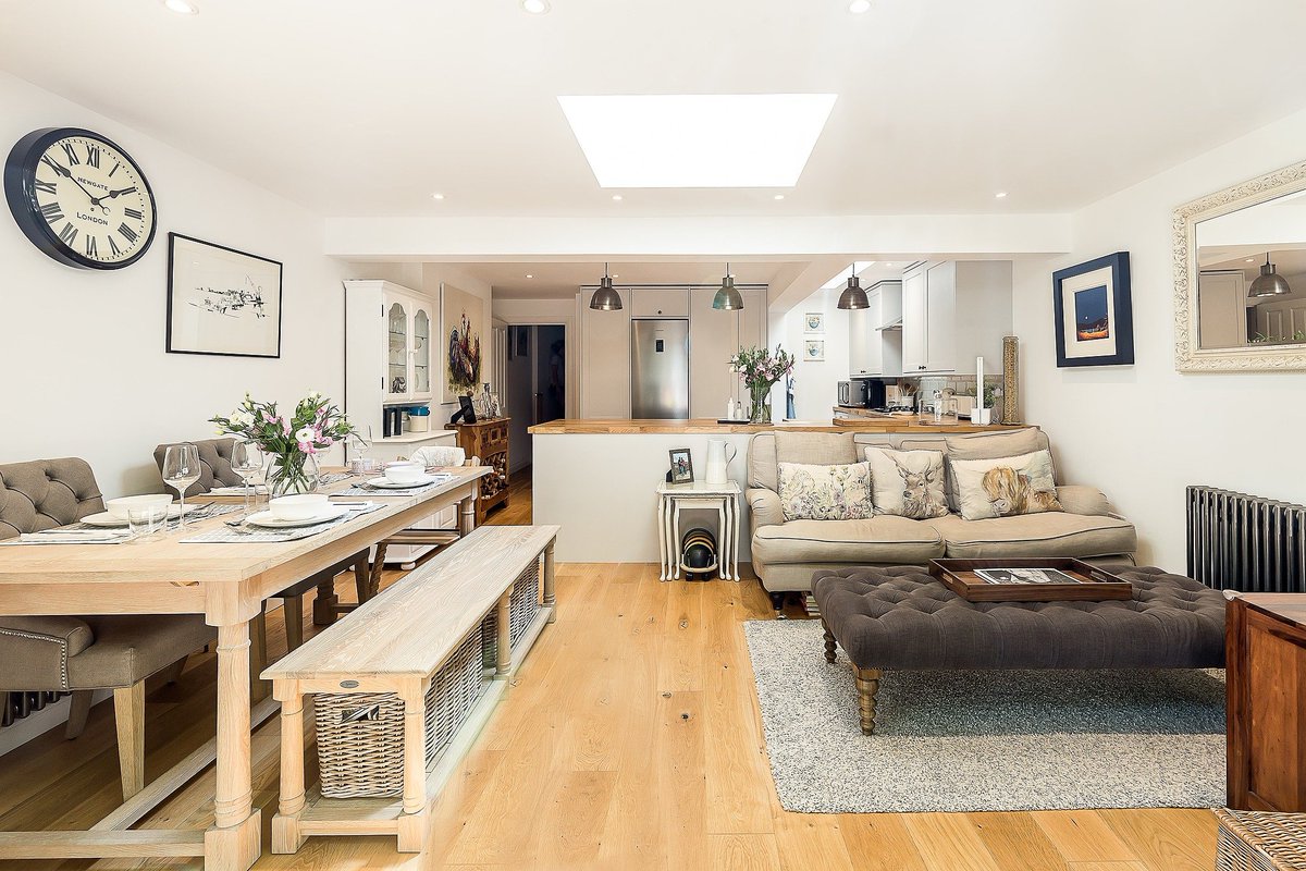 Extending across the lower ground floor of a Victorian house, this apartment has been extended to include a open-plan reception which leads onto a decked rear terrace beyond bi-fold doors.
🛏 2 🛁 1 🛋 1

#johndwoodandco <a href="/JDWWandsworth/">John D Wood & Co. Wandsworth</a>

For more info see: socsi.in/QdvBS