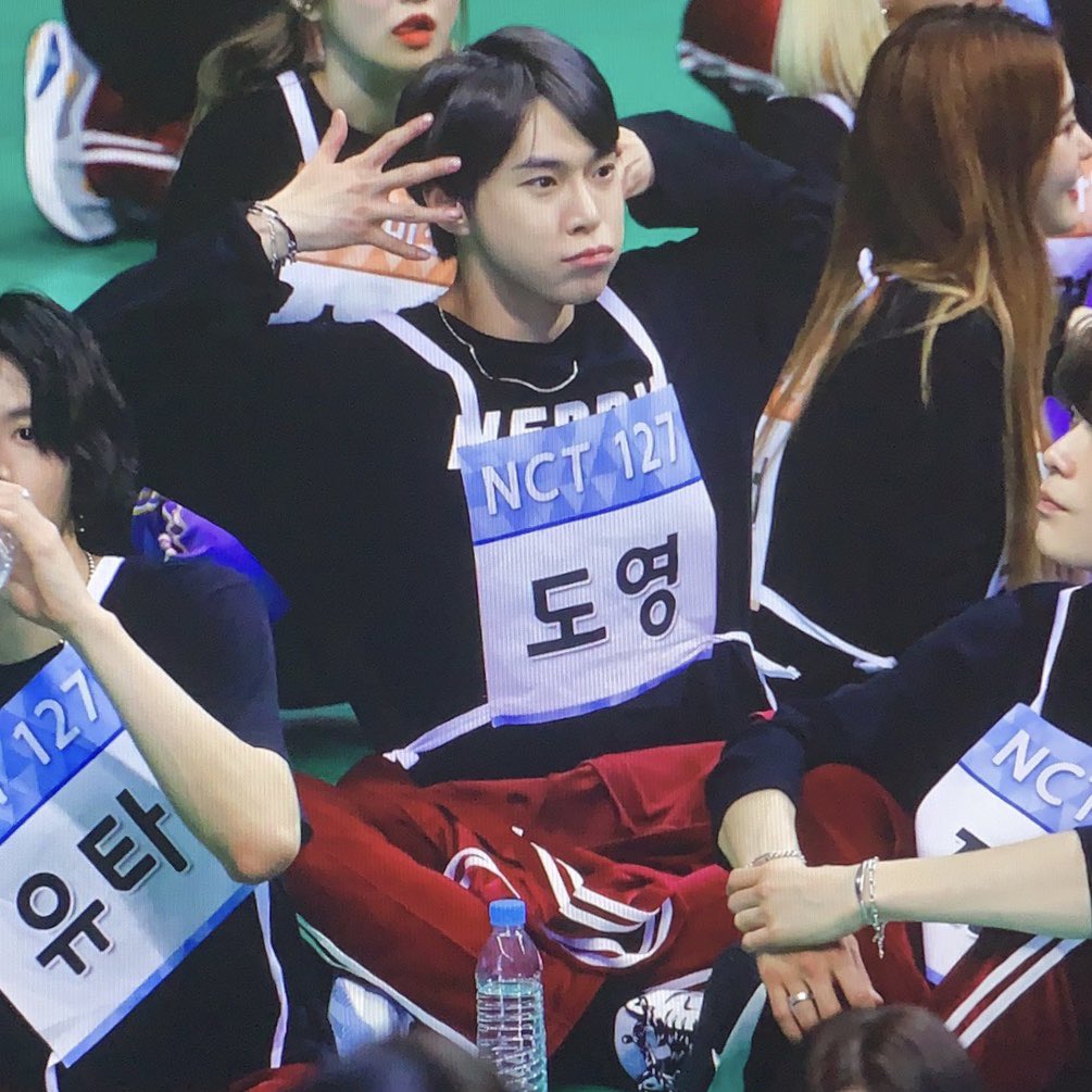 201_EFFECT's tweet photo. ⁉️❓‼️🐱 https://t.co/Q1RdLgPjmH