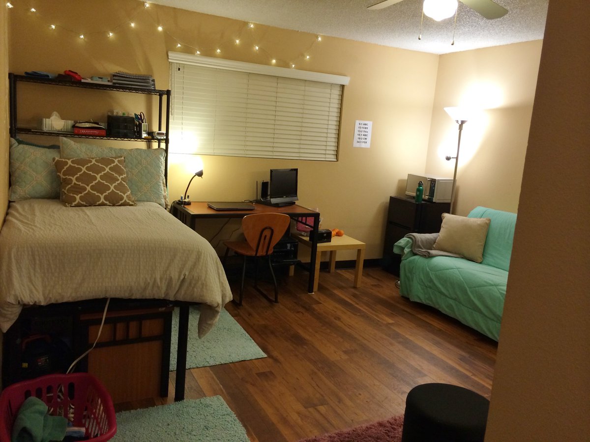 It's time for students to start heading back to school!  Here are some items to remember as you are setting up your dorm room.

ow.ly/zdoK50vEyuG