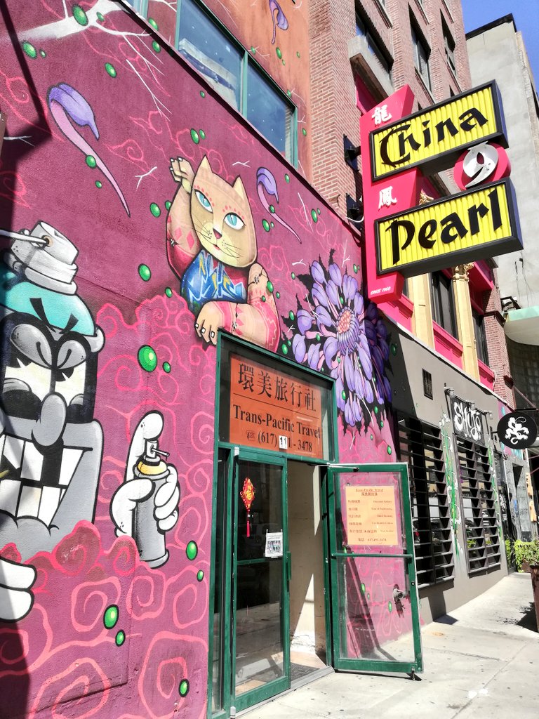 VagaBobTravel's tweet photo. Boston's vibrant Chinatown (唐人街)
⛩️
The only surviving (and thriving) historic ethic Chinese enclave in New England, albeit loosing ground to gentrification.
.
#chinatown #chinatownboston #dynamicneighborhoods #chinatowngate #paifong #streetart #buildingmural #streetartistry https://t.co/xJNiDinPLn