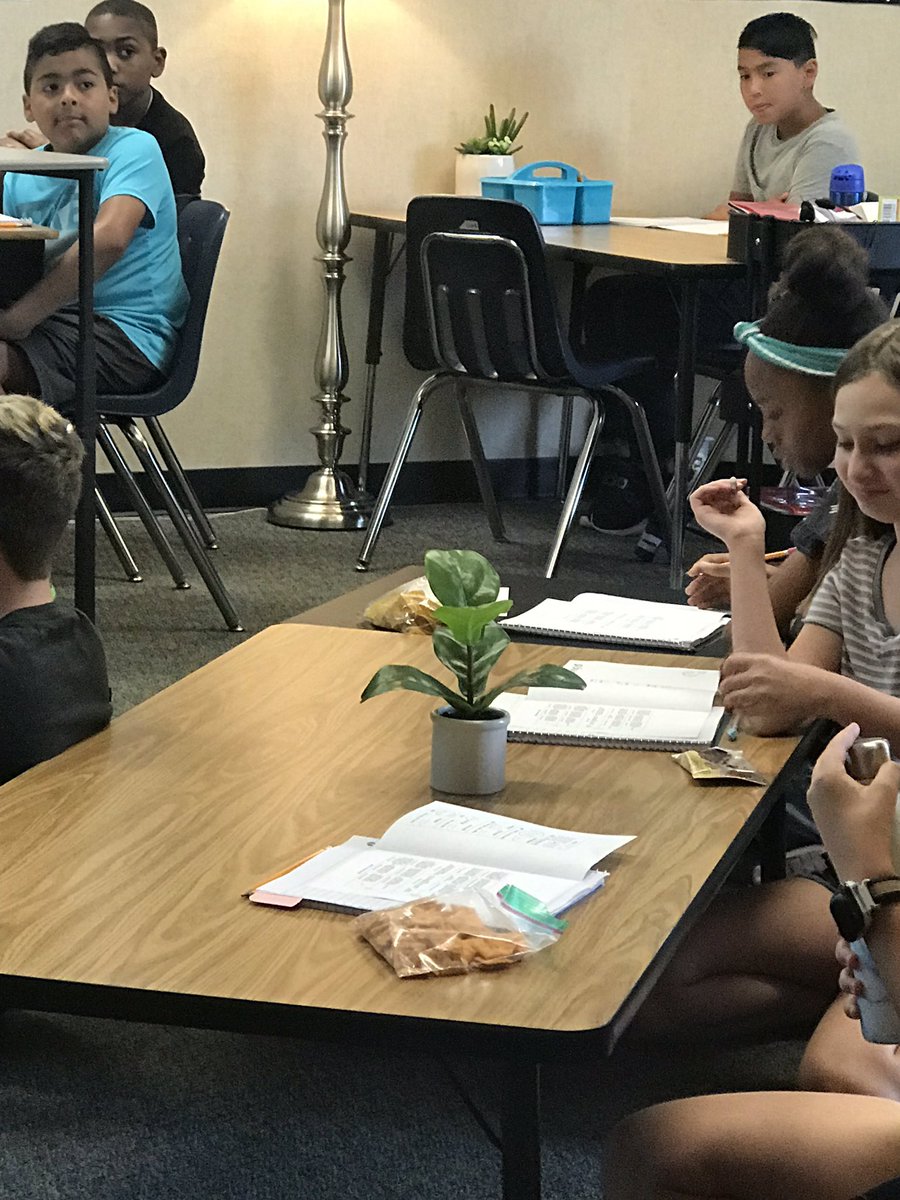 ❤️ watching 5th graders during math! &amp; love the home feel in your classroom <a href="/msfreeman100/">Emily Black</a> ! #wilmeth #mymisd #LonghornNation