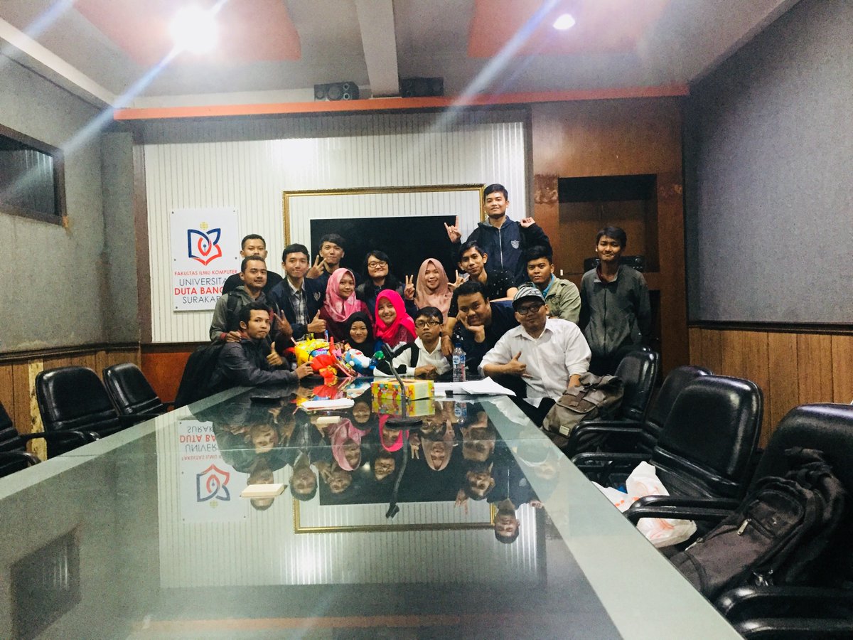 SIASATU15's tweet photo. Congratsss Queens of KDV ( Kedai Digital Vairus ) , #mahasiswaudb #universitasdutabangsasurakarta https://t.co/rYikoSpYDV