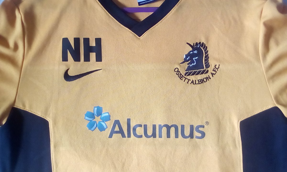 MJ_CFF's tweet photo. A look at the Ossett Albion A.F.C. @OssettAlbion i found at the boot sale. According to their wiki they were a West Yorkshire club until 2018 when they merged with @OssettTownAFC to form @OssettUnited
@OssettUnitedSC @OssettUnitedLFC #carbootsale #bootsalefinds #footballshirt https://t.co/eSIxvWs0OA