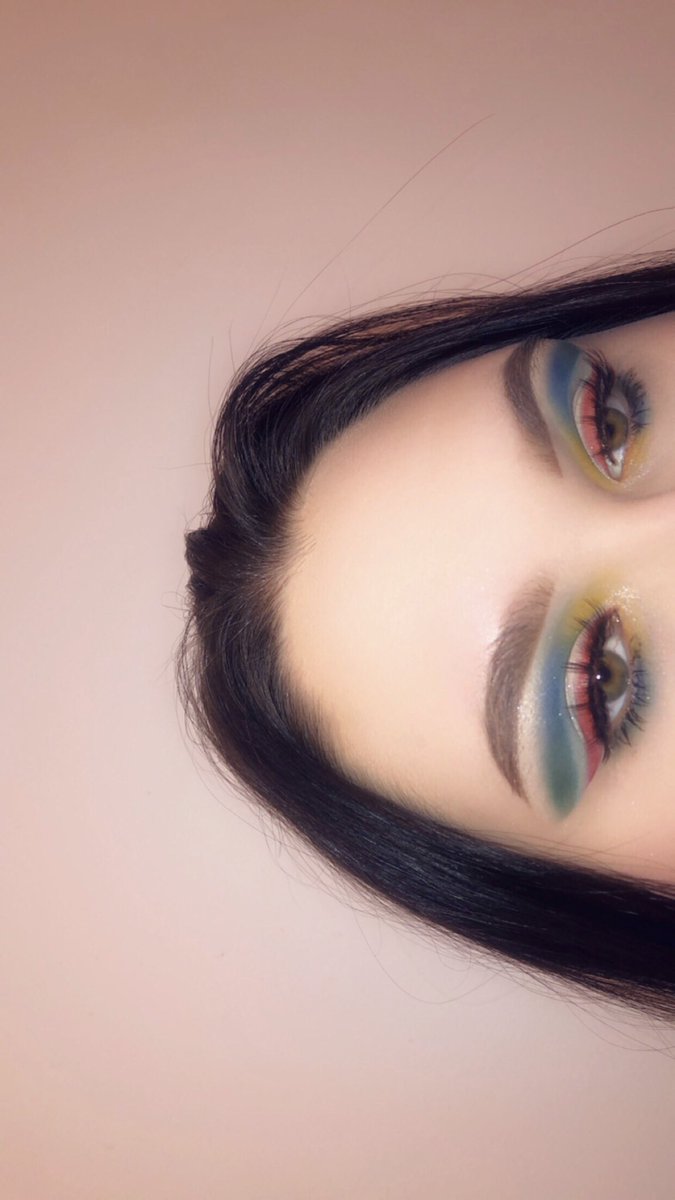 bbylonluke's tweet photo. makeup inspired by @5SOS ♡ https://t.co/Lw9OyqpGR9