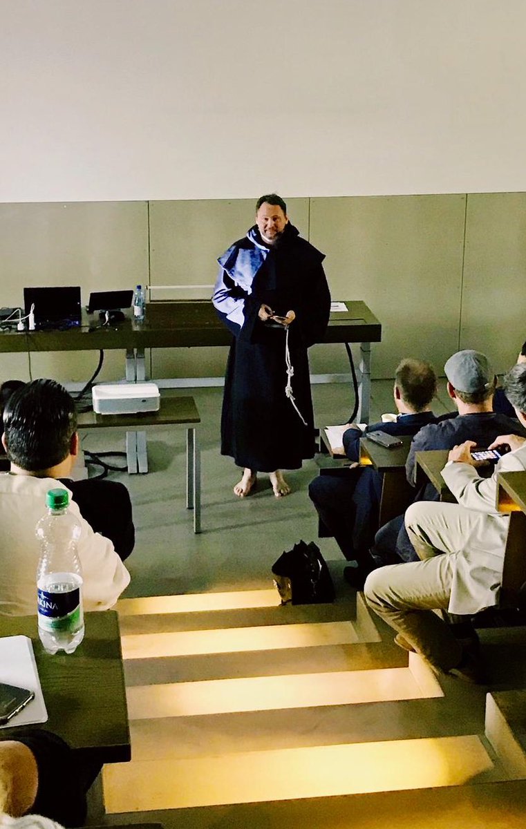 Heiss erwartet und Krönung des #OMKbern-Tages: <a href="/karlkratz/">Karl Kratz</a> spricht in seiner Keynote über die Kunst digitaler Inszenierung! 

Euer Fazit? 🧐