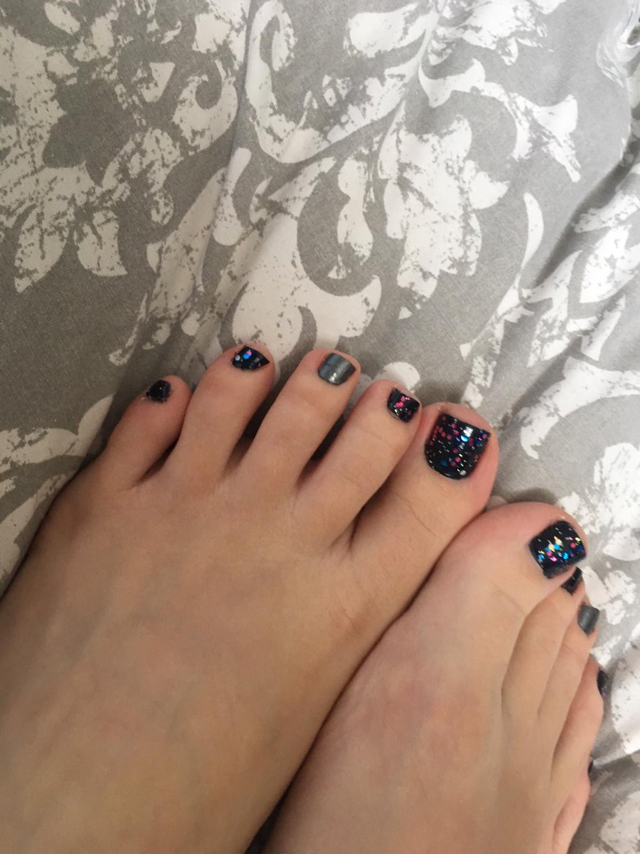 KarRouse's tweet photo. When the Wifey sends me these when I'm at work #Twitchin #CantWaitToGetHome who else would lick them boobies an them toes an fill up wiv hot sticky cum. #Boobs #ShowerSelfie #ReadyAnWaitin #Nipples ##PaintedNails #FeetPorn #Stocking #Toes #Ink #Bra #Knickers #WantinCock https://t.co/iVbT7h2quw
