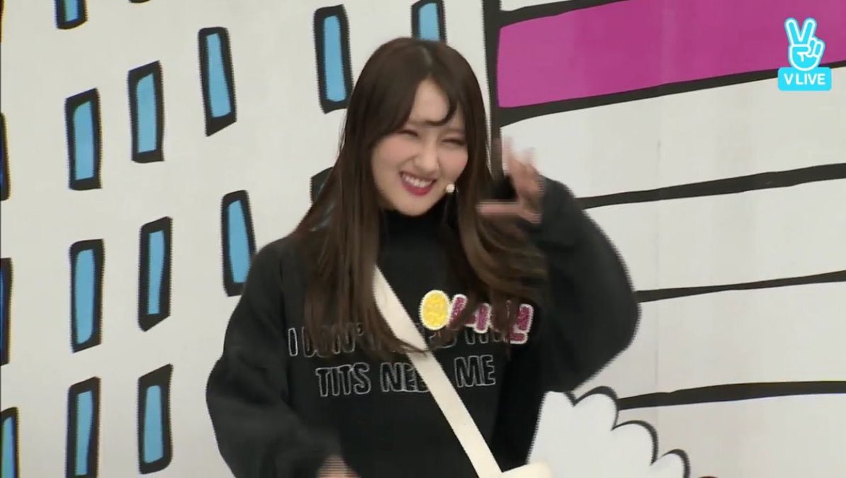 more pictures of siyeon's sweater saying "I don't needs tits, tits need me"