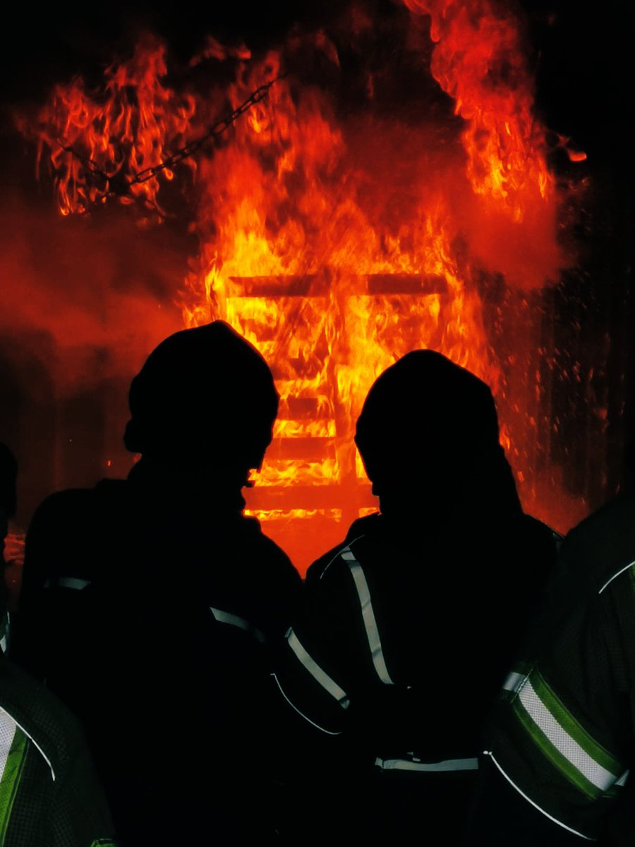 Plumbley11's tweet photo. Being a part of this day for new firefighters, will always be one of my favourites ππ₯#Firefighter #ModB #LiveFire #FireDevelopment https://t.co/EvXWkbJn5P