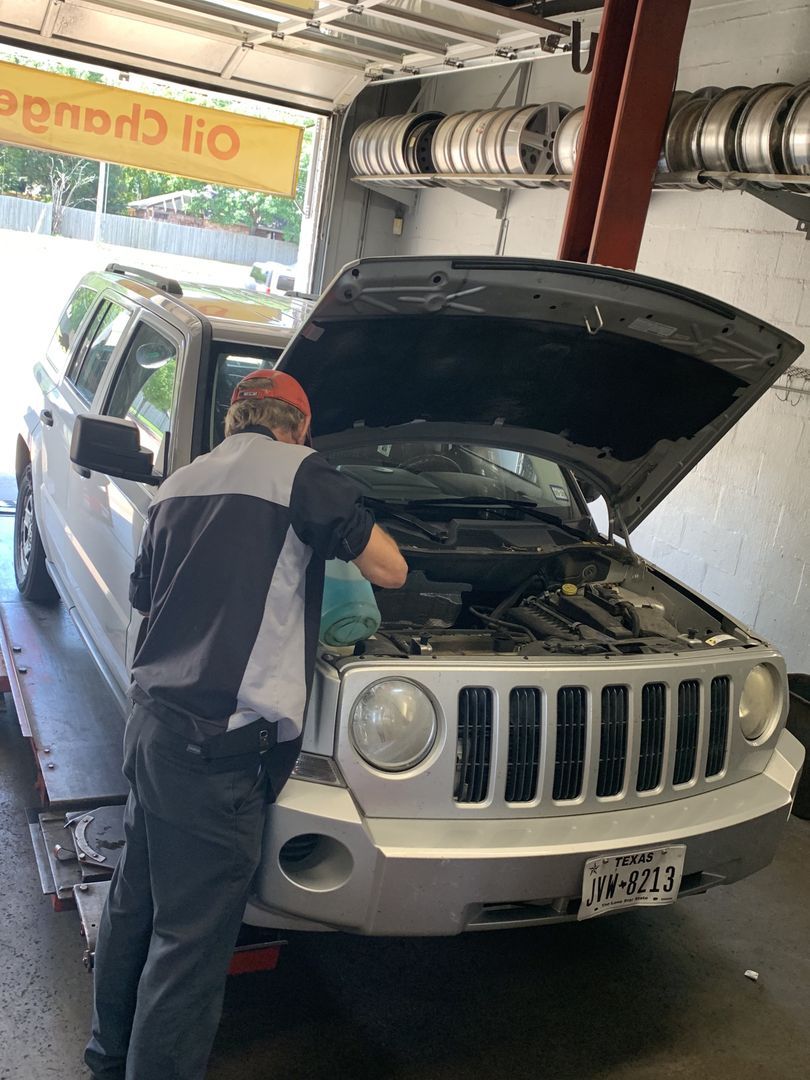 There isn’t a better time than the beginning of summer to come in for a fluids check, especially before any major road trips and hot weather! #ServiceStation #ShellStation #AutomotiveRepair #AutomotiveService #FluidCheck