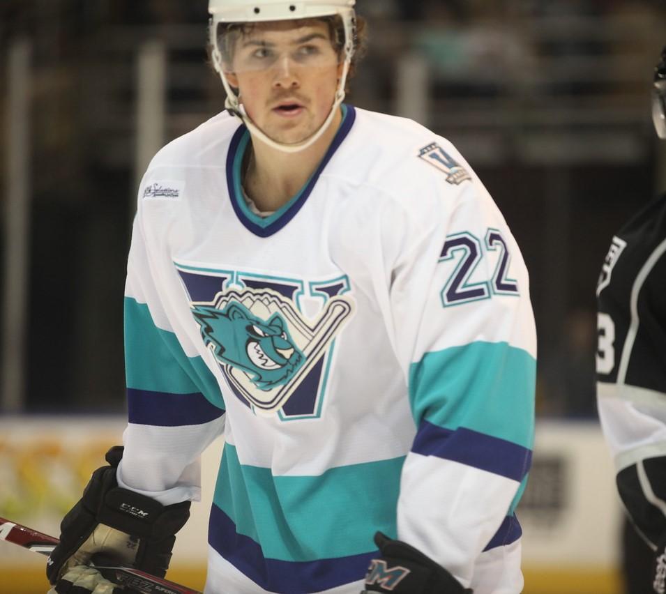 10MinDQ's tweet photo. TWENTY SECOND OF THE MONTH....you know what that means. This is a #DoubleThrowback of @CarpyDeuces when he played for the #WorcesterSharks and a throwback jersey to the #WorcesterIceCats See double goodness and while I am at it double 2.  This is where it all began @VoiceOfPuck https://t.co/Hjmtc5gk5O