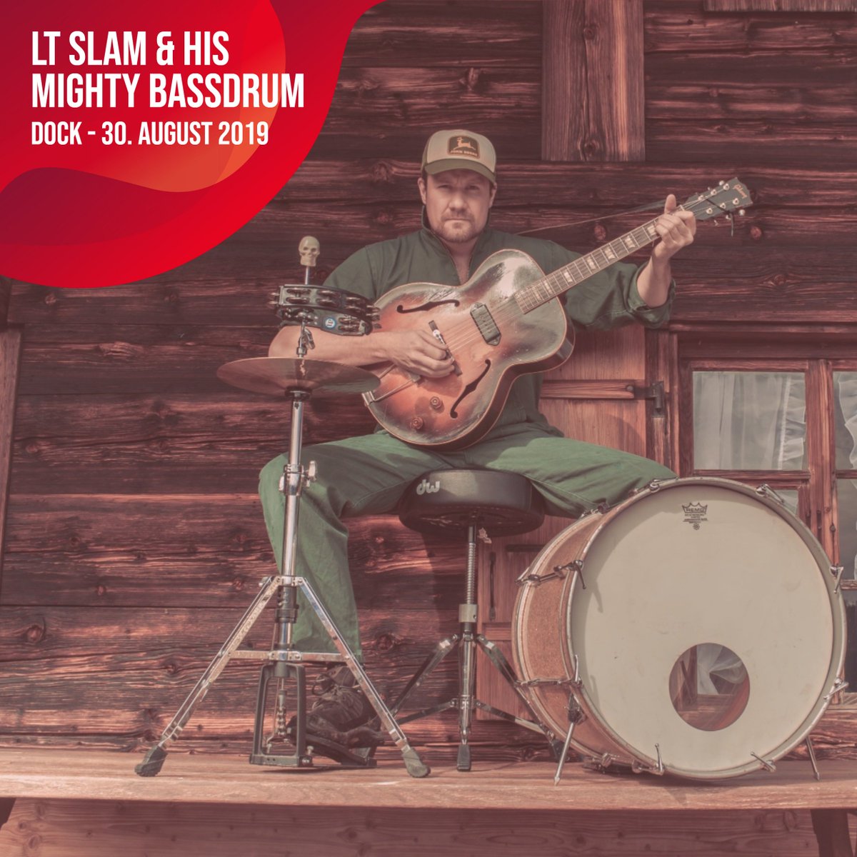 Er spielt was ihm zwischen die Finger kommt. Seien es Lieder der letzten 6 Slam &amp; Howie Alben oder Adaptionen persönlicher Lieblingssongs. Gespielt über eine rumpelnde Bass Drum, sowie einer tendenziell zu lauten Elektrogitarre.

Am Freitag, 30.08.2019 im DOCK. Yeah! 🎸🤩