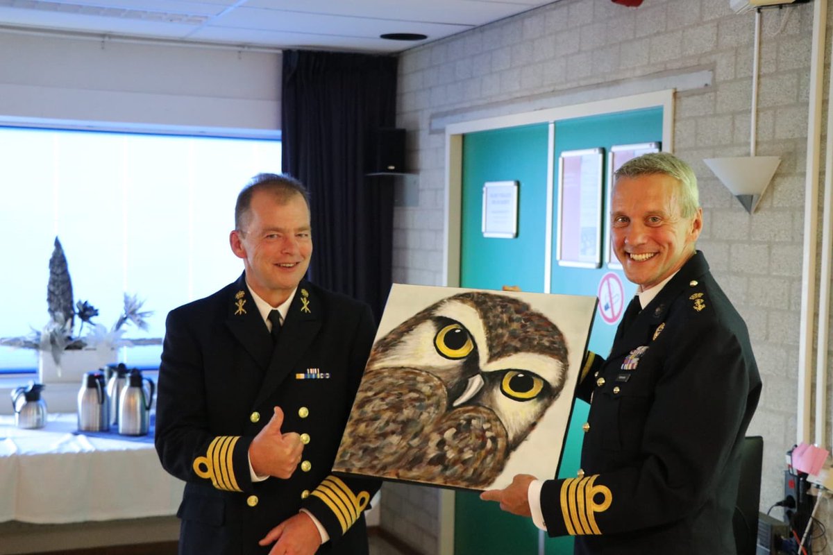 1/2: Vandaag heb ik mijn functie overgedragen aan KOLMARNS Stefan Nommensen en hij is vanaf nu ook de trotse eigenaar van het Twitter-account <a href="/H_OKM/">Stefan Nommensen</a> Aan al mijn volgers een welgemeend dank jullie wel voor de vele likes, retweets en positieve reacties!