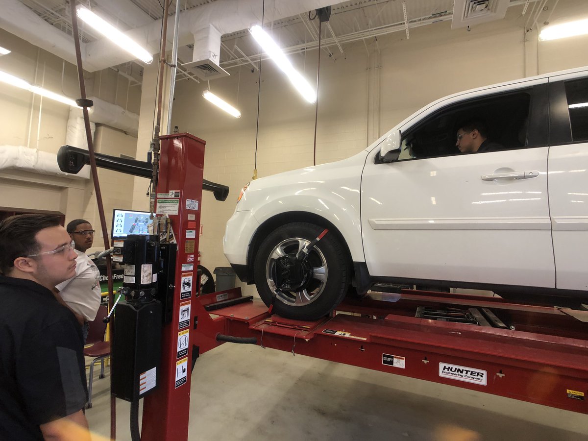 TheMrGalvan's tweet photo. 3rd year Advanced Auto Tech Students balanced tires, performed alignments, and diagnosed check engine lights today! #iamhumble #autotechlife #evaporativeemissionsissus @HunterEngCo  @HumbleISD_SCHS @HumbleISD @HumbleISD_CTE @Snapon_Tools #DodgeChallenger #toyotasequoia https://t.co/cdpZ2KEUf8