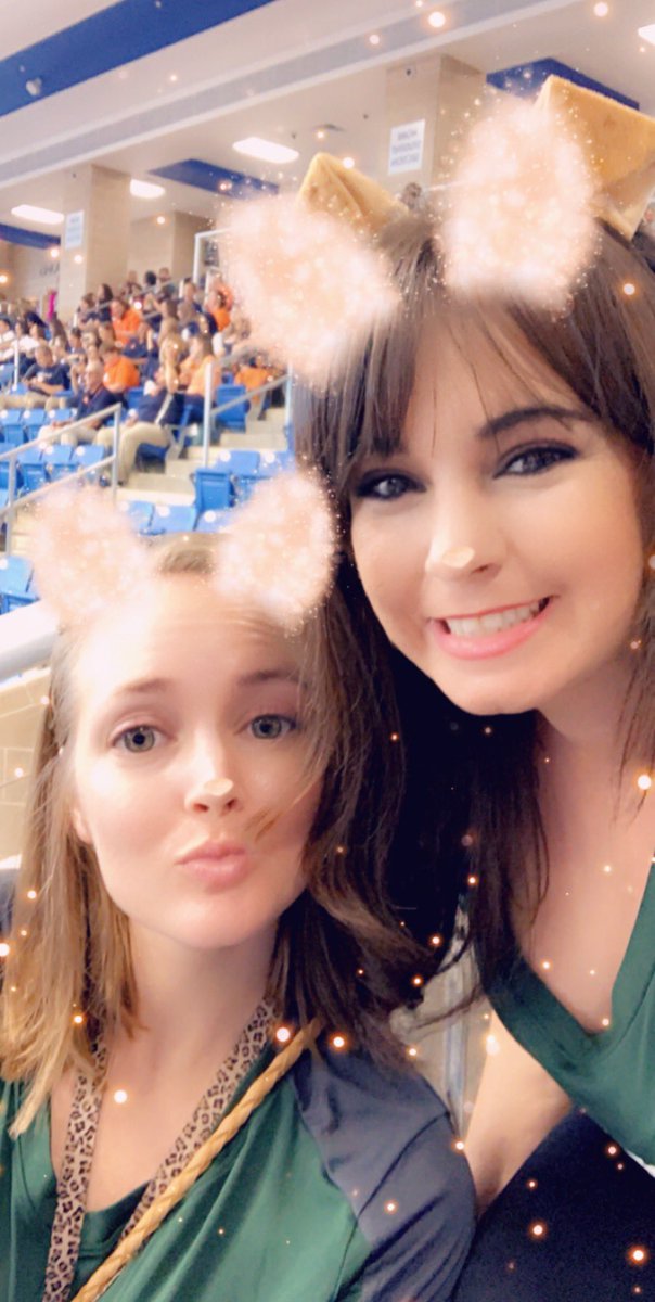 crys_daniels's tweet photo. #ConvoSelfie https://t.co/8nxDTc4Fmj