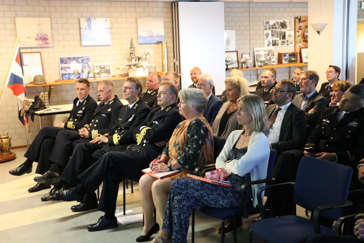 2/2 Ik ga met FLO en zal mijn avonturen zo nu en dan delen op mijn privé account @robkoerse. Ik wens jullie allemaal fair winds and following seas en blijf Opleidingen Koninklijke Marine vooral een warm hart toedragen!