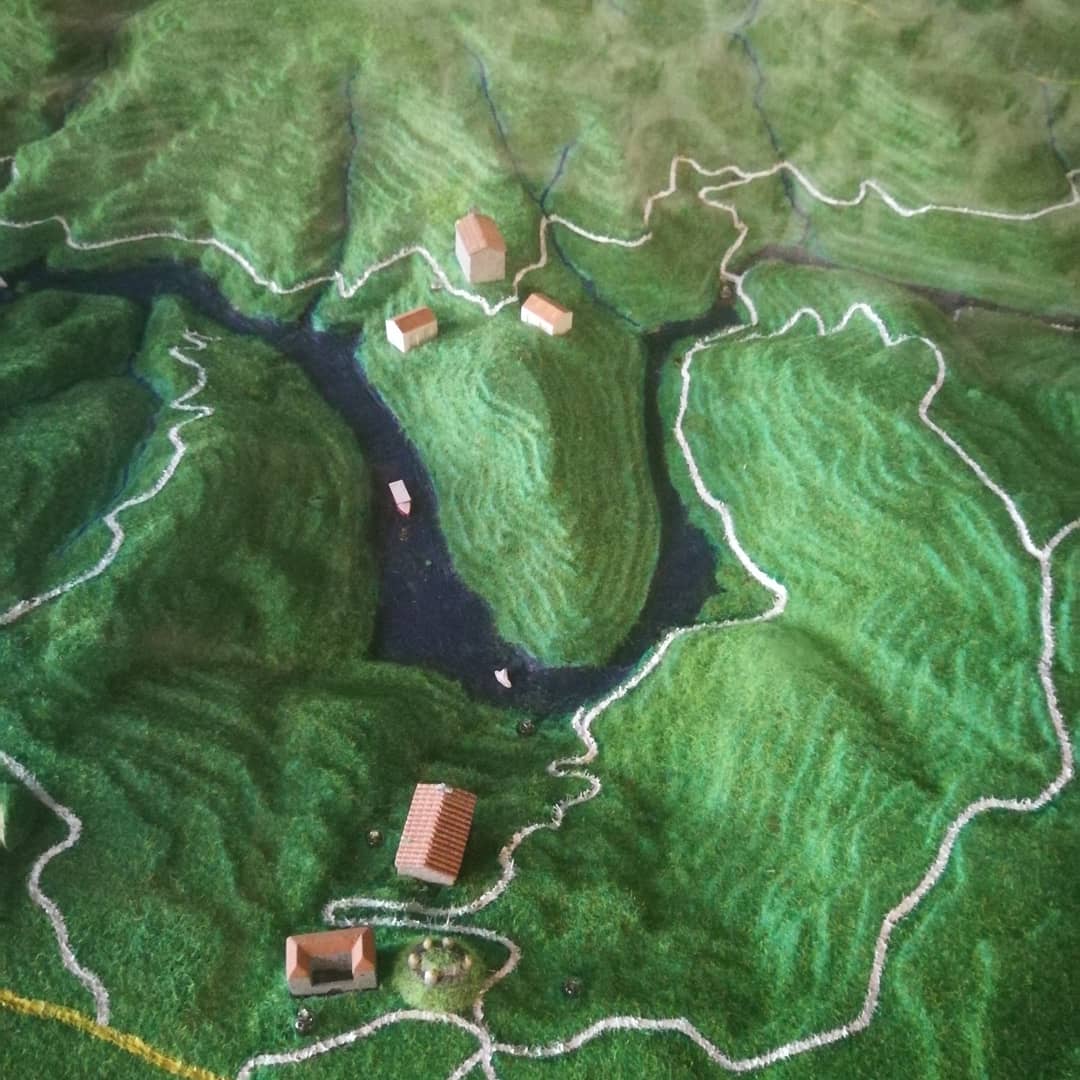 EcomuseoArxeriz's tweet photo. O #castro de #Arxeriz está situado nun lugar idóneo para contemplar o #meandro de #OCabodoMundo.

El #castrodeArxeriz está situado en un lugar idóneo para contemplar el meandro "O Cabo do Mundo". https://t.co/kgNftoFcjJ