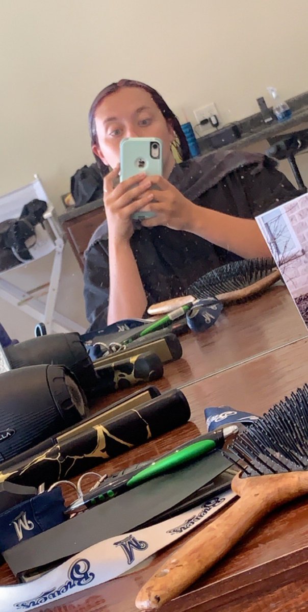 Emma goes to the salon for a good time 💇🏻‍♀️🧖🏻‍♀️