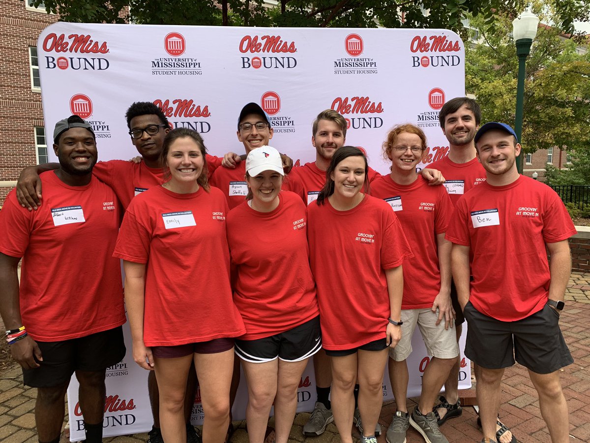 ouumc's tweet photo. Our new Ministry Fellows teamed up with friends from Camp Lake Stephens and @olemisswesley for #olemissmovein! We had a blast meeting some of Ole Miss’ newest students. We love this university and its students and can’t wait to meet more students this Sunday at church! #OUCollege https://t.co/79L6ZIHyce