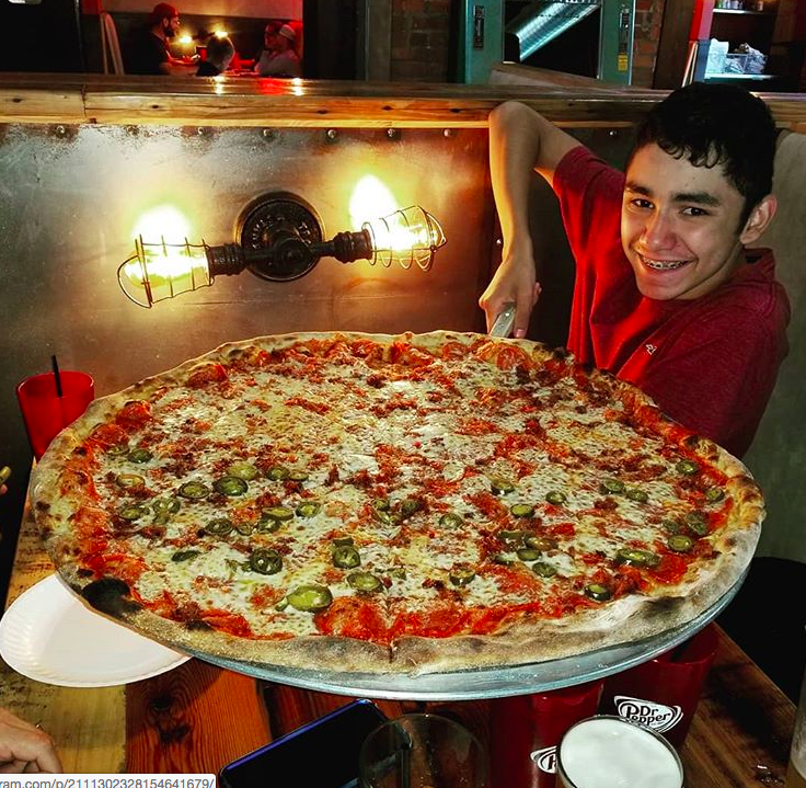 Dinner. Plussss leftovers for lunch and dinner tomorrow! 🍕🍕🍕
📷: chicha1973