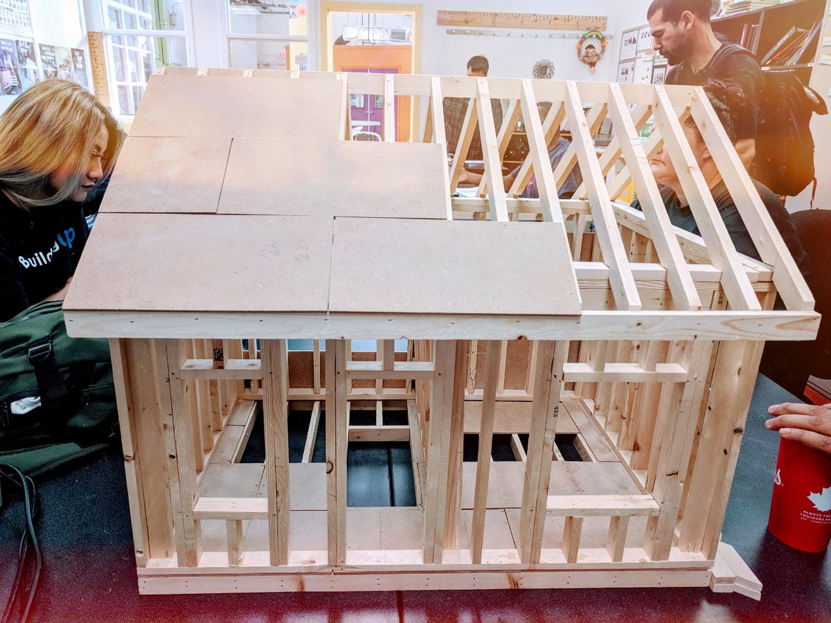 BuildingUpTO's tweet image. Coming at your from our Intro to #Carpentry class with Instructor Johs, complete with model to show the concepts of basic home framing 🏘️🔨 #InClassLearning