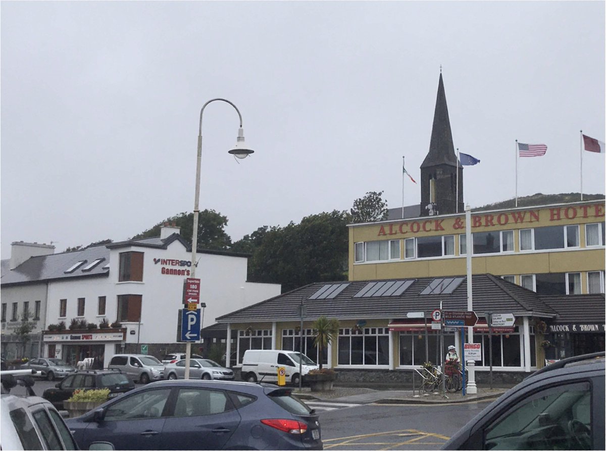 johnbreslin's tweet photo. #RePhoto today in Clifden

Left 1936 (@breslinarchive CC BY-NC-ND 4.0)
Right 2019

(Not the exact angle but as close as I could get from pedestrian areas) https://t.co/B7dCQBOpkS