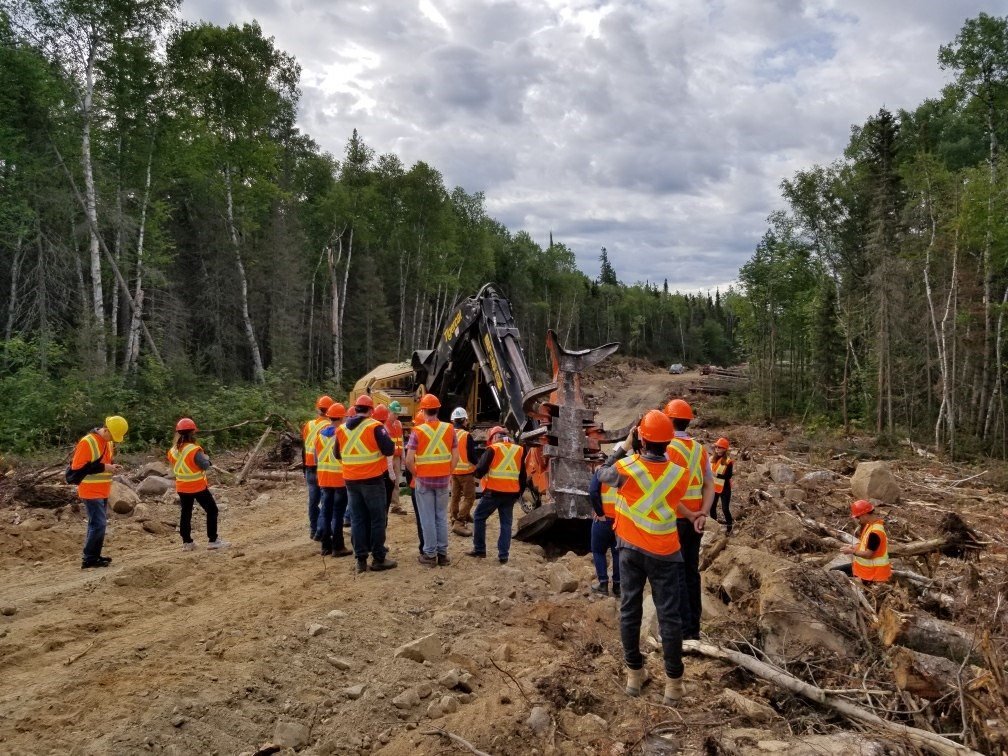 EllisDon's tweet photo. Our Construction Sciences team were seeing first-hand how #sustainable forest management practices operate! 

Learn about ED Mass Timber &amp; how it lessens our carbon footprint while offering some unique aesthetic and construction advantages 👉https://t.co/WxghjBXq7V @EACOMTimberCo https://t.co/R3Shl5NLkT