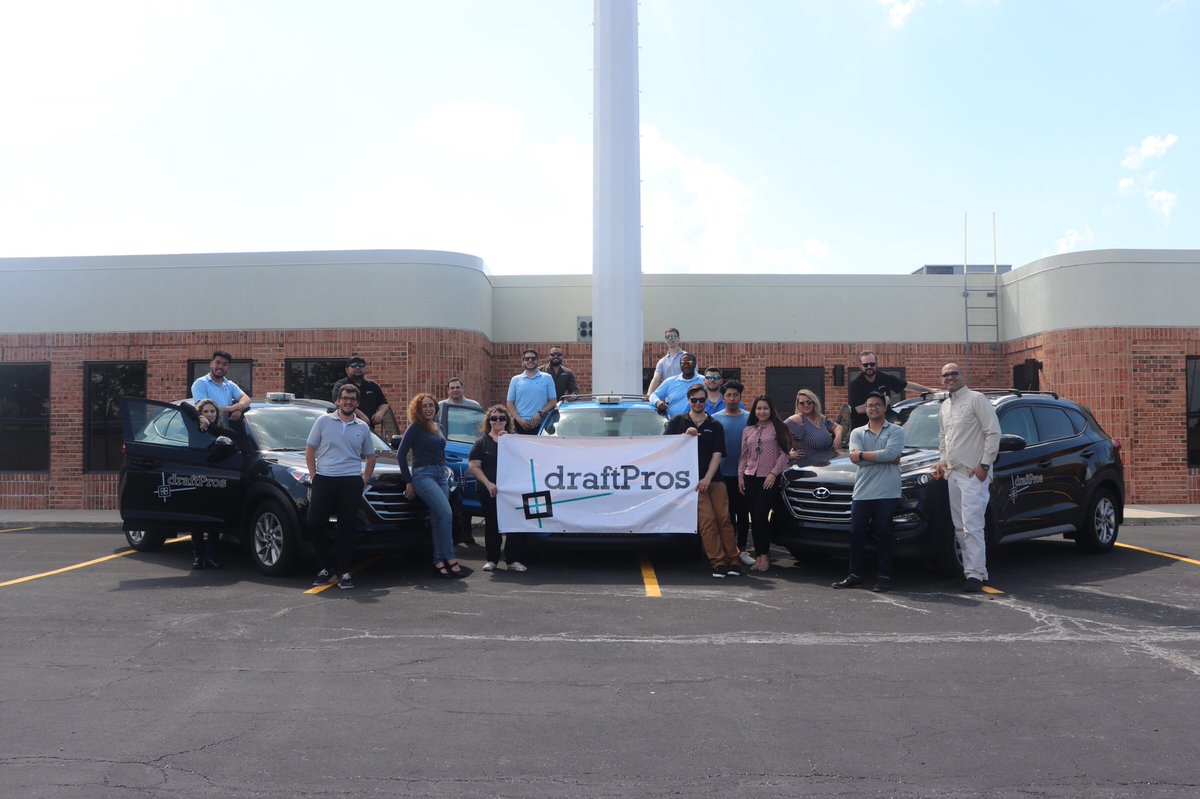 draftPros_'s tweet photo. Our office in Chicago representing! Thank you for all your hard work! 😃#telecommunications #engineering #smartcities #futurecities #draftprosdelivers https://t.co/MRF0dknizH