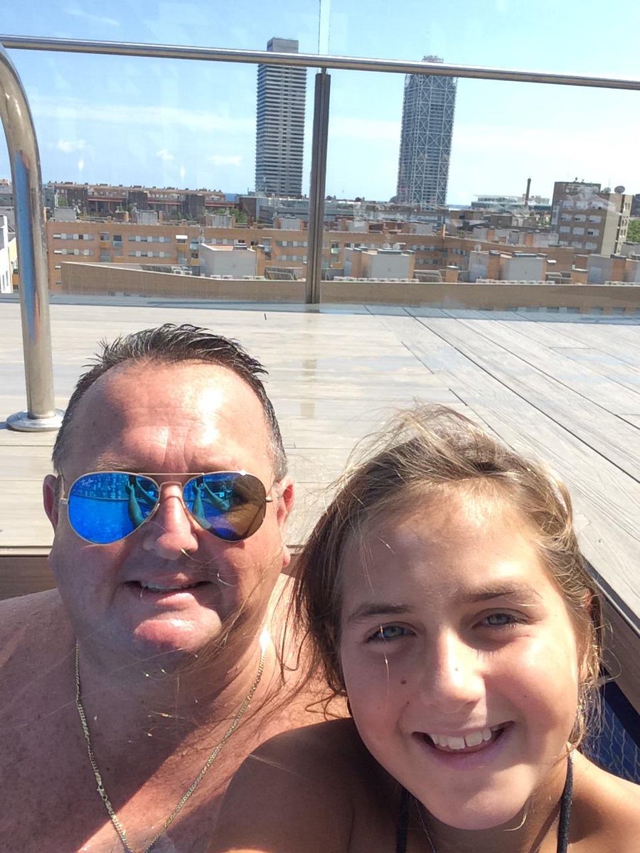 vladder1's tweet photo. Laatste uurtje in #Barcelona met deze topper #Chanoah paar pracht dagen gehad samen onder de spaanse 🌞 Zo terug naar NL waar temperatuur ook zomers is #adios @ChanoahvanDijk #DaddyDaughter https://t.co/mP27HpPMOk