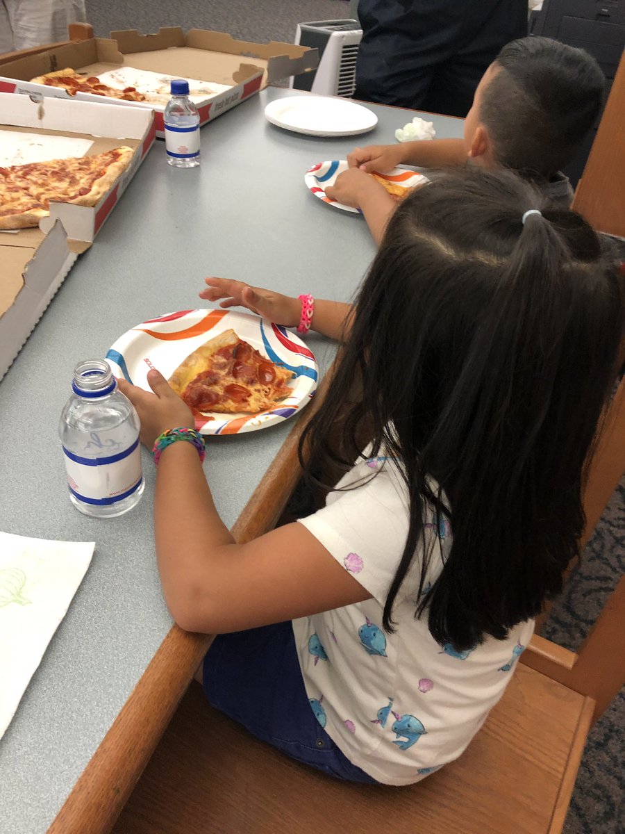 MissYoubergFRSD's tweet photo. We worked up an appetite at the library 📚! Pizza 🍕 party time!! #jumpstart2019 @desmaresschool @FlemRarSchools https://t.co/YB3RrztGZA