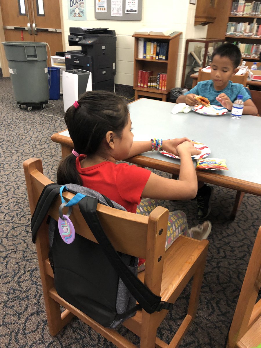 MissYoubergFRSD's tweet photo. We worked up an appetite at the library 📚! Pizza 🍕 party time!! #jumpstart2019 @desmaresschool @FlemRarSchools https://t.co/YB3RrztGZA
