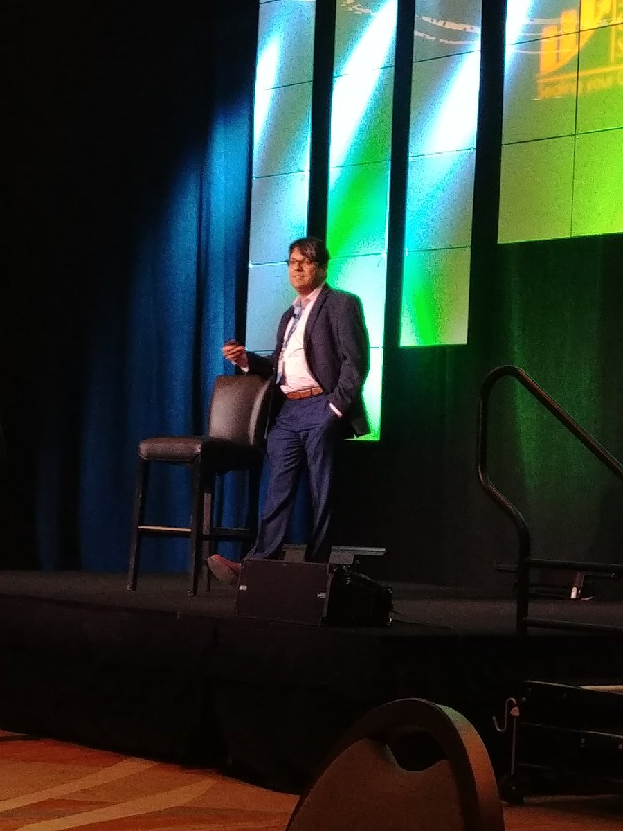 MortensonDP's tweet photo. Dr. Kamyar Nasseh of the  @AmerDentalAssn Health Policy Institute is breaking down the latest trends in the US dental industry. #scalingup2019 https://t.co/Dgp6mOEivN