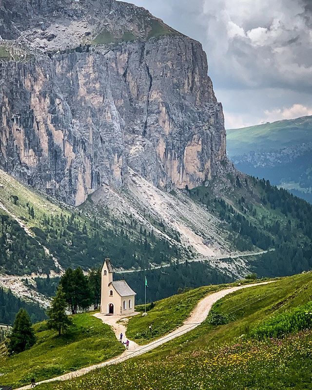 UShouldGoHere's tweet photo. That’d make me want to go to church. https://t.co/5uUSpv7GGj https://t.co/CrNysrfRzI